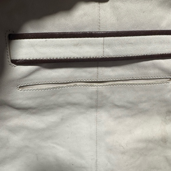 White Rounded Shoulder Bag - Picture 2 of 4